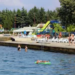 And With Parking Space - 6917 Guest house 3*