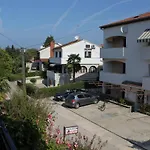 Guest house And With Parking Space - 6917