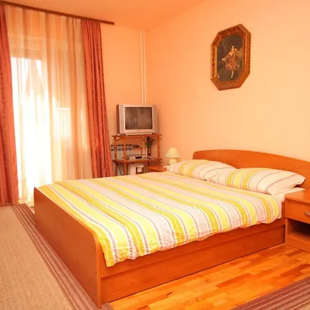 Pensionat And With Parking Space - 6917 Poreč