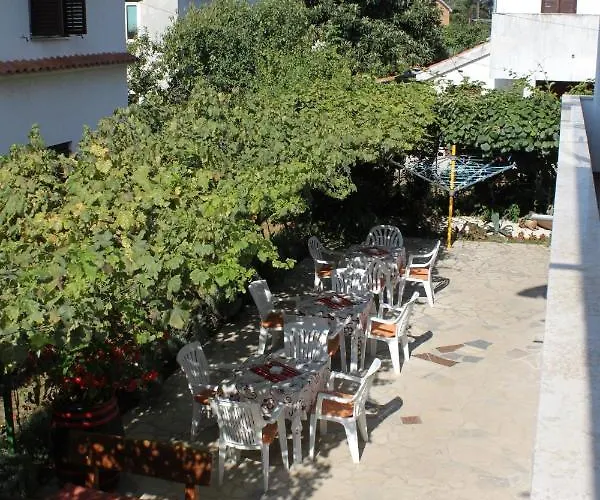 Гостьовий будинок And With Parking Space - 6917 3*