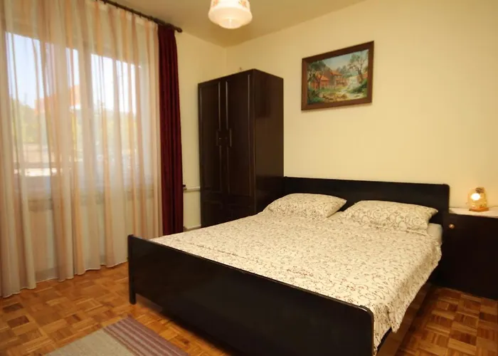 Guest house And With Parking Space - 6917 3*