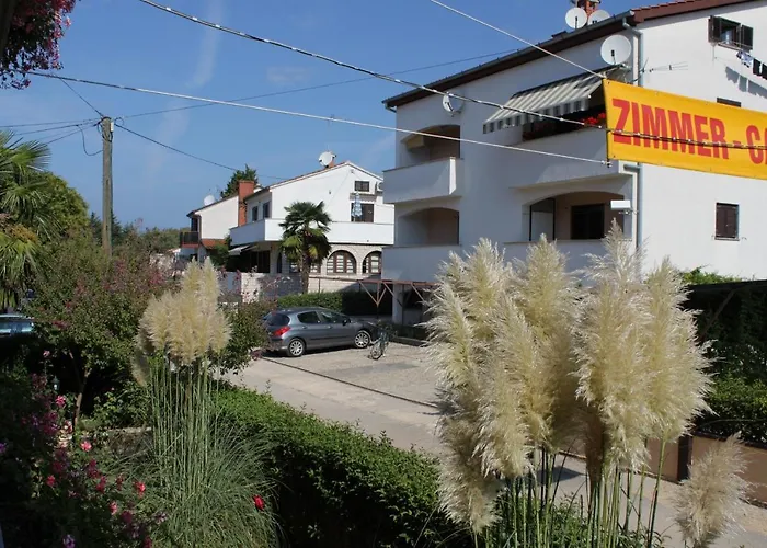 And With Parking Space - 6917 Guest house 3*