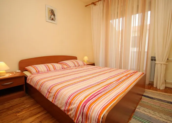 And With Parking Space - 6917 Guest house