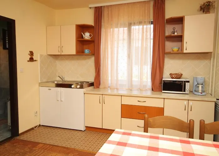 And With Parking Space - 6917 Guest house 3*